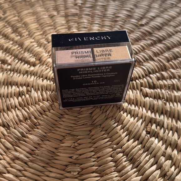 Givenchy PRISME Libre Highlighter 
2 Color Loose Powder Highlighter - Picture 9 of 11